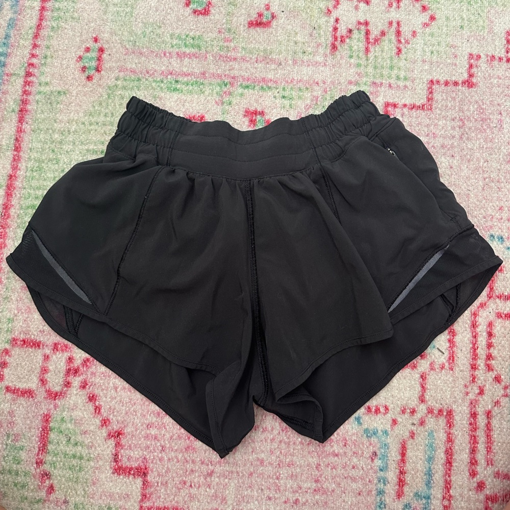 Lululemon Hotty Hot Low-Rise Lined Short 2.5”